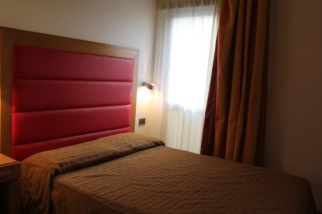 Hotel Castello LʼAquila Extérieur photo