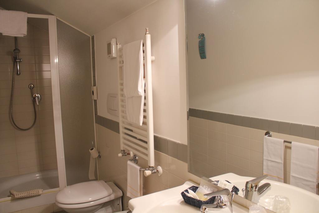 Hotel Castello LʼAquila Extérieur photo