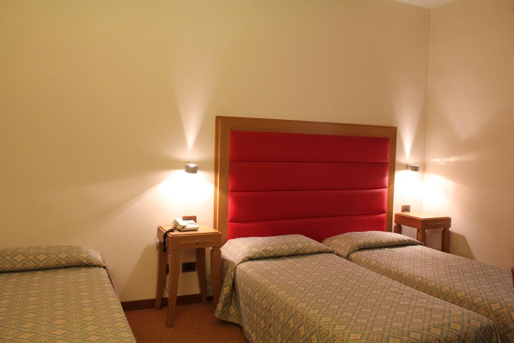 Hotel Castello LʼAquila Extérieur photo