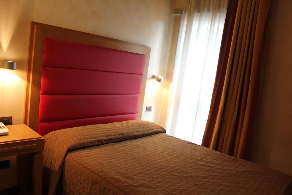 Hotel Castello LʼAquila Extérieur photo
