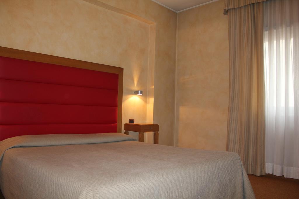 Hotel Castello LʼAquila Extérieur photo